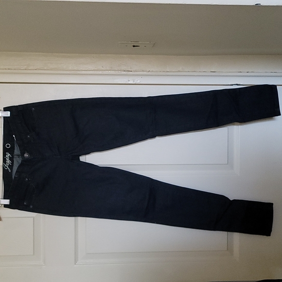 Tommy jeggins - Picture 1 of 5